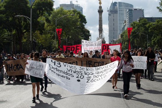 Marcha rumbo a la SEIDO. Foto: Cuartoscuro.