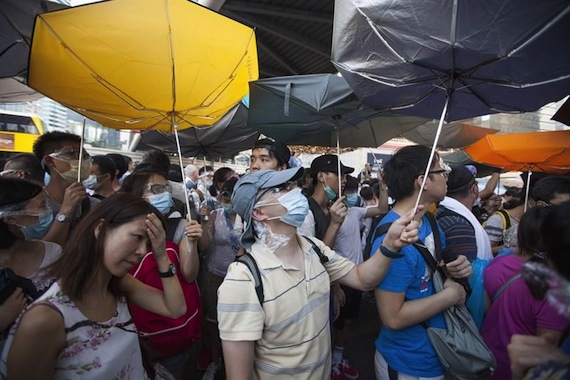 En Hong Kong, la rebelión de los paraguas pudo ser organizada gracias a apps móviles. Foto: EFE