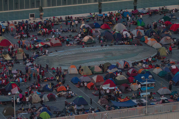 Cientos de peregrinos procedentes de distintos rincones del país arriban la tarde del 11 de diciembre para cantar "Las Mañanitas" a las 12:00 horas de la madrugada. Foto: Cuartoscuro/Archivo.