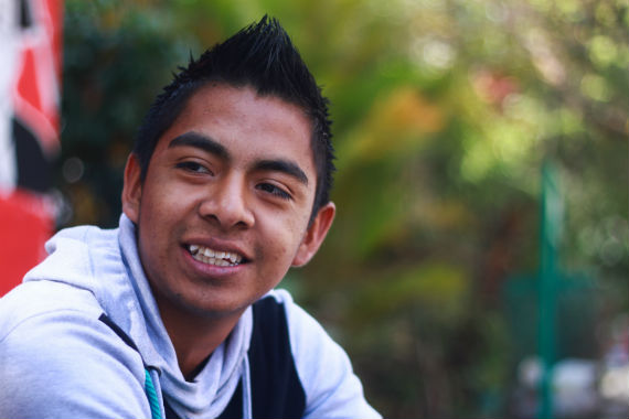 “¿Por qué esperamos hasta un 26 de septiembre para que toda la población se diera cuenta de que Ayotzinapa sí es lo que es, una escuela, y no es una ‘cuna de guerrilleros’?”, cuestiona Agustín. Foto: Antonio Cruz, SinEmbargo