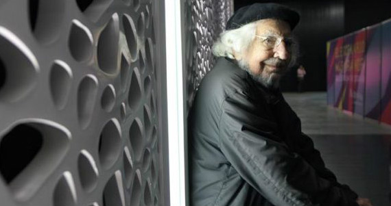 Cardenal leyó por casi una hora y 20 minutos varios poemas de su autoría Foto:EFE