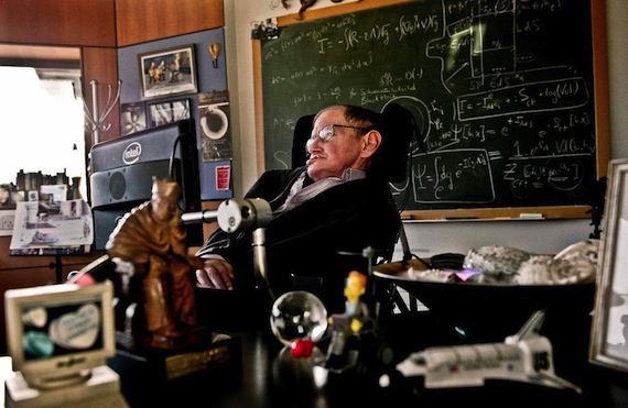 Hawking causó revuelo por su opinión sobre el futuro de la humanidad a manos de la inteligencia artificial. Foto: EFE