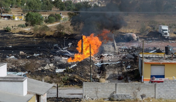 Una explosión cerca de la Unidad Habitacional URBI se registró debido a una presunta toma de gas clandestina. Foto: Cuartoscuro.