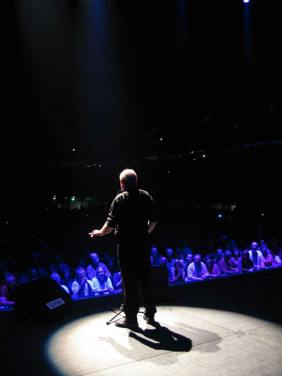 Adiós a la voz de lija y aguardiente que nos hizo enamorarnos tantas veces. Foto: Página oficial del artista