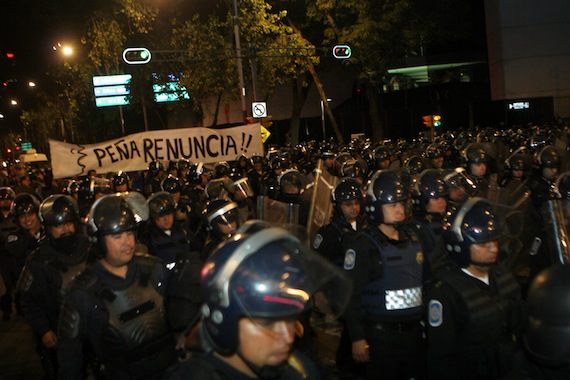 Artículo19 dijo que “es preocupante que elementos de seguridad pública sean los principales agresores de civiles protestan. Foto: Francisco Cañedo, SinEmbargo.