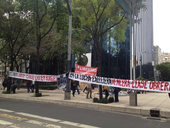 Plantón indefinido. Foto: Mayela Sánchez, SinEmbargo.