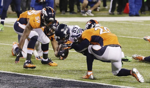 Un deporte con tanto contacto físico como el futbol americano, forzosamente se ha visto obligado a echar mano de la tecnología. Foto: EFE