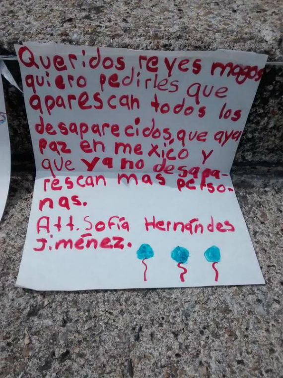 Algunos niños escribieron su carta a los Reyes Magos. Foto: Twitter.