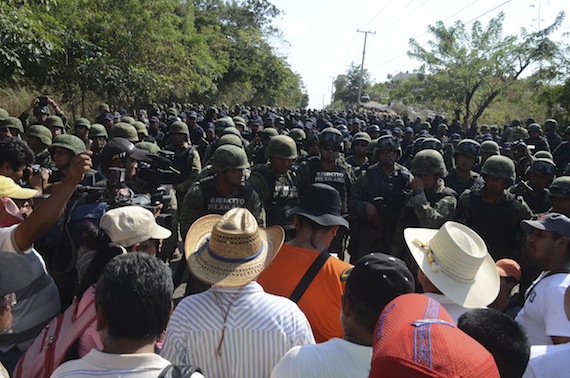 A mediados de diciembre habitantes de varios municipios de Guerrero se confrontaron con militares. Foto: Cuartoscuro.