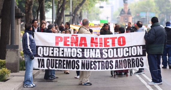 En los últmos dos meses, el grupo de afectados se ha organizado para participar en marchas y en acciones legales colectivas. Foto: Francisco Cruz, SinEmbargo