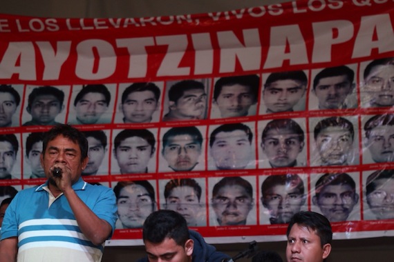 Felipe de la Cruz, vocero de los padres en conferencia de prensa Foto: Francisco Cañedo, SinEmbargo