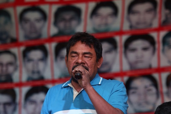 Felipe de la Cruz, vocero de los padres en conferencia de prensa Foto: Francisco Cañedo, SinEmbargo