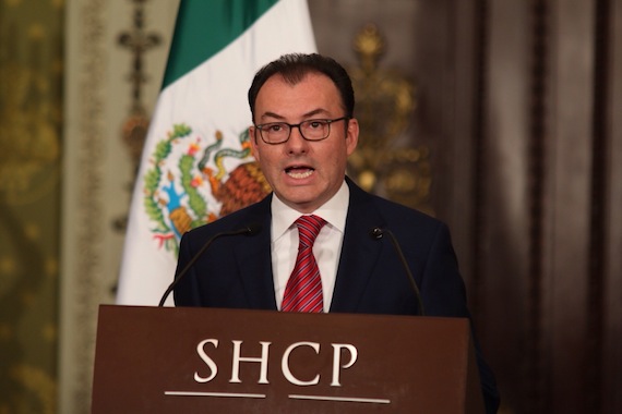 Analistas consideran que debido a que la volatilidad en el precio del petróleo continuará, habrán futuros recortes al gasto público. Foto: Francisco Cañedo, SinEmbargo.