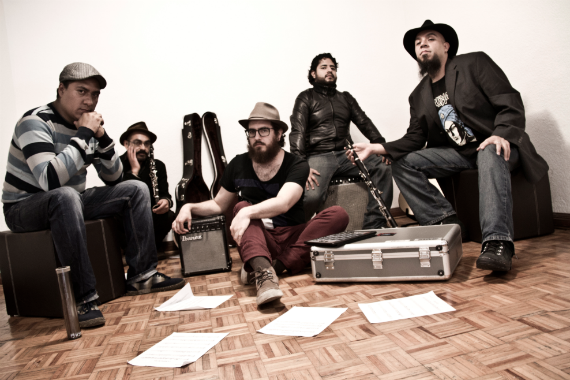 La Internacional Sonora Balkanera promueve su nuevo disco. Foto: Especial