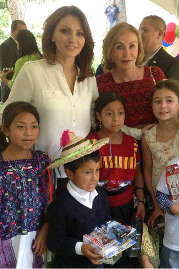 La Primera Dama, y la “Vicegobernadora”. Foto: DIF de Chiapas