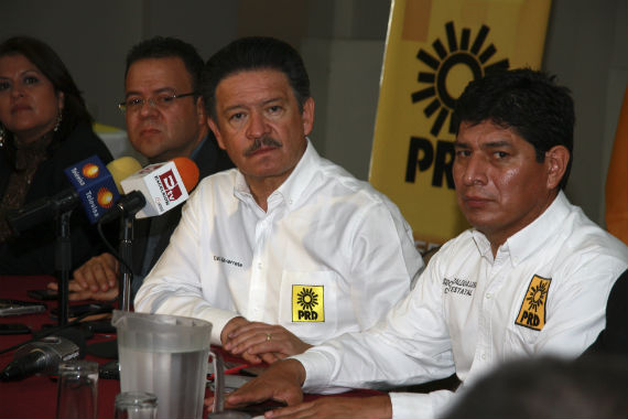 El dirigente perredista dijo que quienes se quedan "son gente modesta". Foto: Cuartocuro.