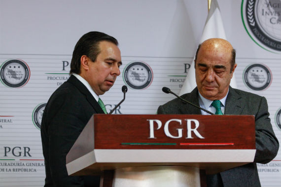 Jesús Murillo Karam, Procurador General de la República y Tomas Zeron, titular de la Agencia de Investicación durante la conferencia en la que aseguraron que los normalistas están muertos. Foto: Cuartoscuro
