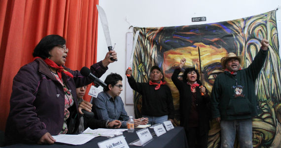 El FPDT dijo que pobladores son acosados, amenazados e incluso golpeados para desistir a su postura de no vender sus tierras. Foto: Cuartoscuro.