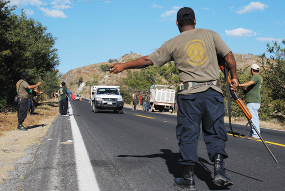 Policías comunitarios salieron este fin de semana a las carreteras de Guerrero para realizar tareas de seguridad. Foto: Cuartoscuro