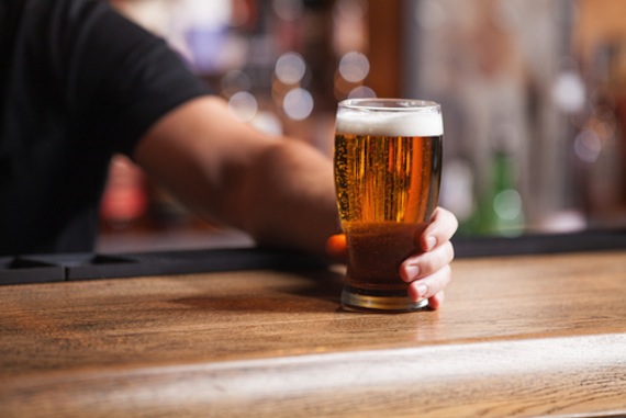 La aparición de alimentos y bebidas fermentadas representó un cambio impoirtante en la vida del ser humano que inició por su propia digestión. Foto: Shutterstock