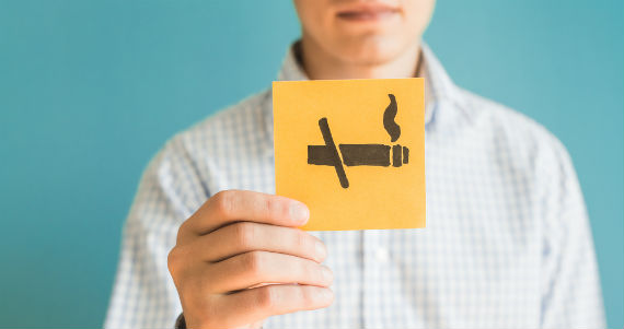 Dejar de fumar es uno de los propósitos más comunes. Foto: Shutterstock