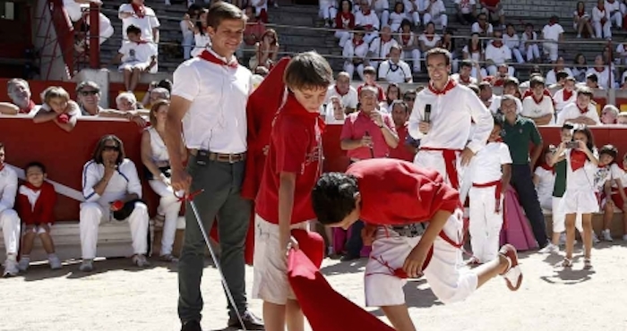 La polémica del artículo de opinión del locutor colombiano refiere al tema de la participación de los niños o menores de edad en las actividades taurinas de Colombia. Foto: EFE/Archivo.