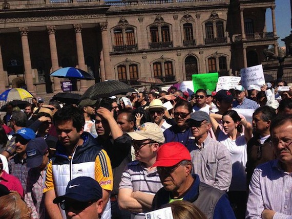 La manifestación fue en protesta a la construcción del Acueducto Monterrey. Foto: Twitter @FElizondoB