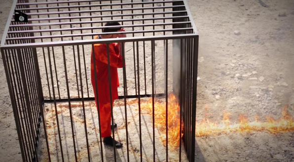 El grupo yihadista Estado Islámico difundió un video donde quema al piloto jordano. Foto: @zaidbenjamin