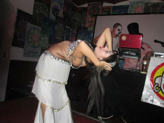 El Foro Cultural Hilvana fue uno de los primeros espaciso que acogió la música balcánica en la Ciudad de México. Hasta la fecha sigue organizando fiestas balkan periódicamente. Foto: Facebook Balkánico