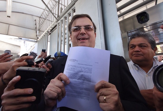Tras dos fallidos intentos por hacerse escuchar en la Cámara de Diputados, Marcelo Ebrard acudió a la CNDH. Foto: Francisco Cañedo, SinEmbargo.
