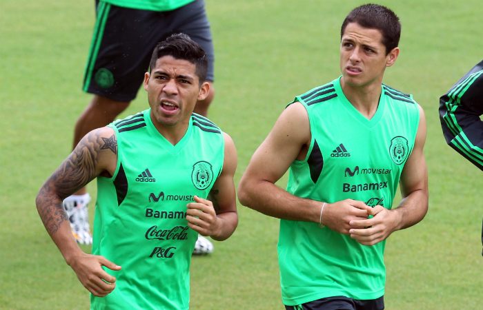 Javier Aquino y Chicharito Hernandez 700 x 450