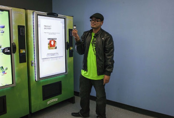 En las dos máquinas expendedoras inauguradas en Seattle, aquellos consumidores mayores de 21 años que lo deseen pueden adquirir hasta una onza (28.3 gramos) de flor de mariguana en paquetes de 3.5 gramos, que se venden a 45 dólares cada uno. Foto: EFE