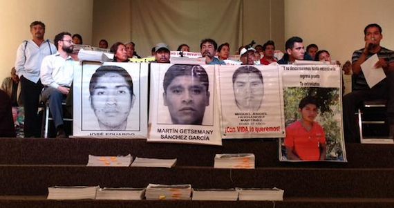 Las familias de los 43 normalistas pidieron al gobierno mexicano facilidades para que el Equipo Argentino pueda desarrollar su trabajo. Foto: Twitter vía @masde131.