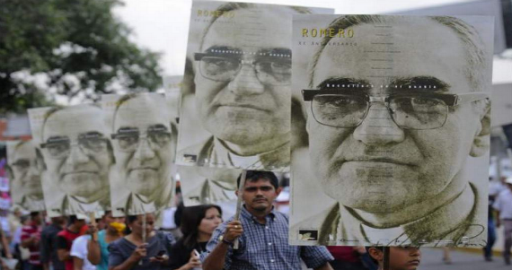 Esta mañana, como es la praxis, el papa se reunió con el prefecto de la Congregación para la Causa de los Santos, el cardenal Angelo Amato, y aprobó este decreto que da vía libre a la beatificación. Foto: Especial