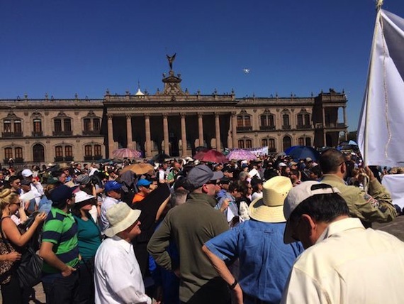 Ciudadanos protestaron este domingo en Monterrey. Foto: Twitter aagarcia_parga