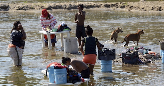 Grupos vulnerables sin derecho al agua. Foto: Cuartoscuro
