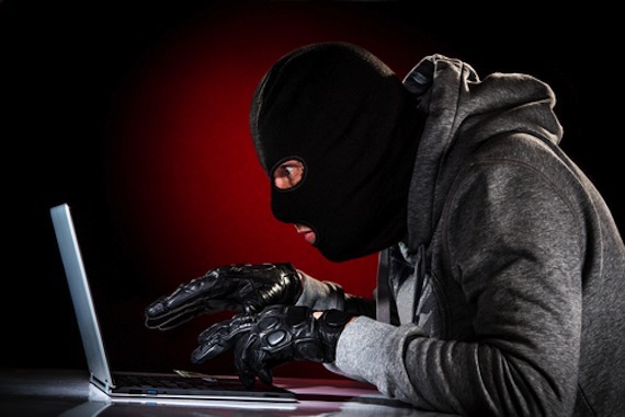 La información en línea, junto con algunos sitios y aplicaciones pueden resultar peligrosos para el hogar. Foto: Shutterstock