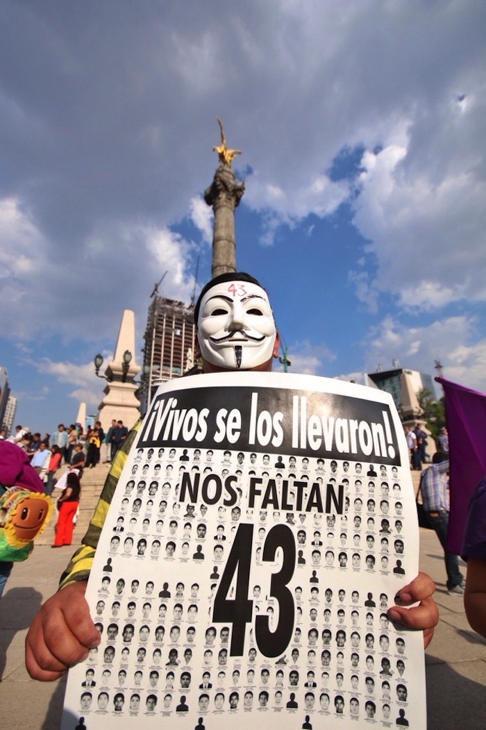 Miles marchan a cinco meses de la desaparición de los 43. Foto: Francisco Cañedo