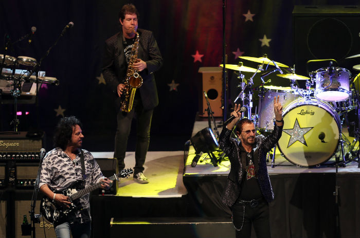 El pasado como consigna y los covers como propuesta artística. Foto: Notimex