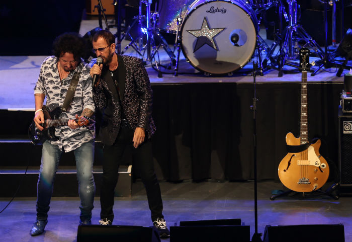 Ringo Starr y Steve Lukather , en una noche de nostalgia. Foto: Notimex
