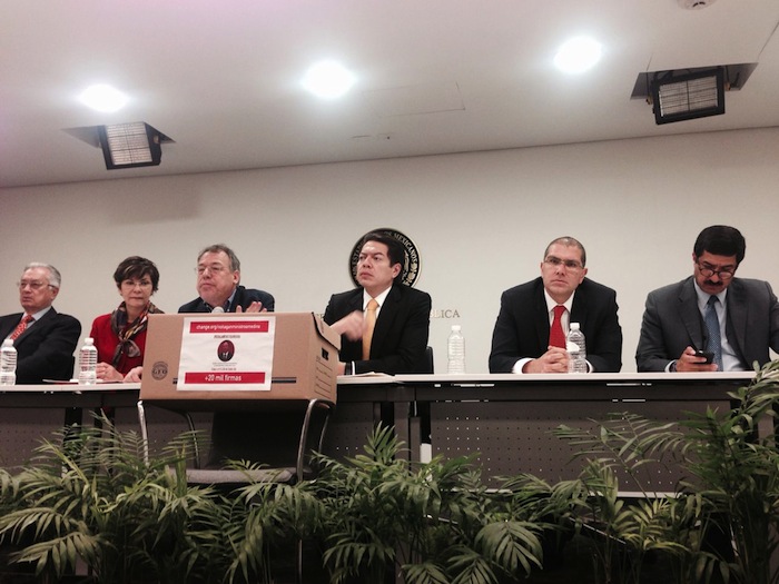 Quienes firman la iniciativa califican a Medina Mora como "incapacitado". Foto: Especial.