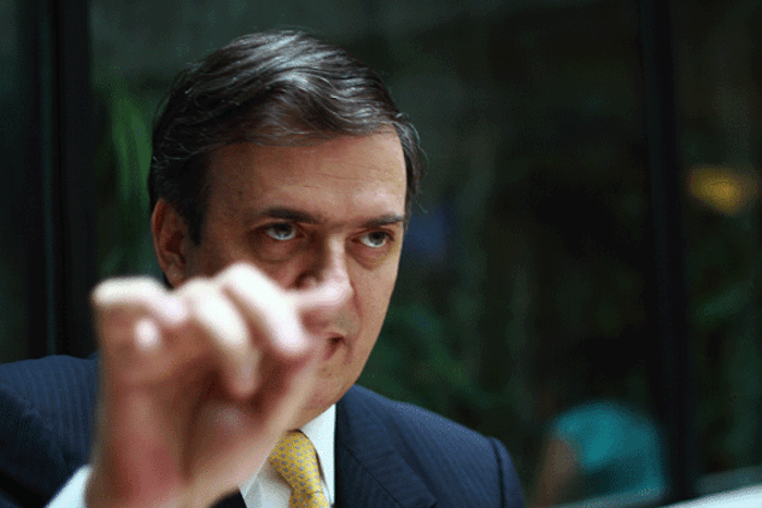 Ebrard dijo que gana 150 mil pesos mensuales y renta casa y vehículo. Foto: Antonio Cruz, SinEmbargo