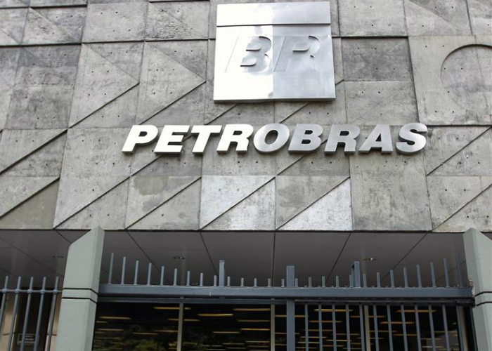 Fotografía de la entrada de la sede de Petrobras en Río de Janeiro, Brasil. Foto: EFE/Archivo