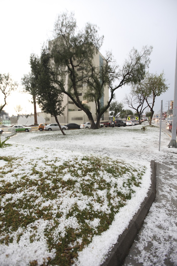 Una fuerte lluvia y granizada sorprendió a los habitantes de Pachuca Foto: Cuartoscuro