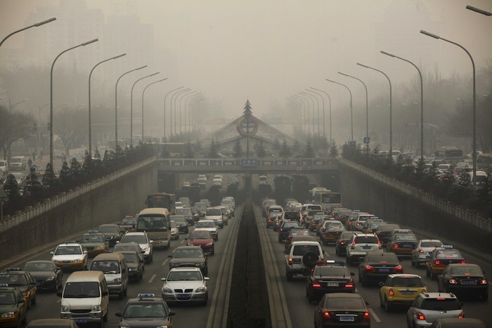 La contaminación provocada por los vehículos es una de las razones que más ha influido en los últimos años para usar menos coches. Foto: EFE