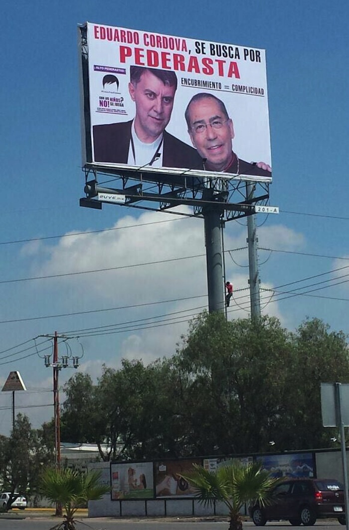Colocan nuevo espectacular en contra del ex sacerdote Eduardo Córdova. Foto: Pulso