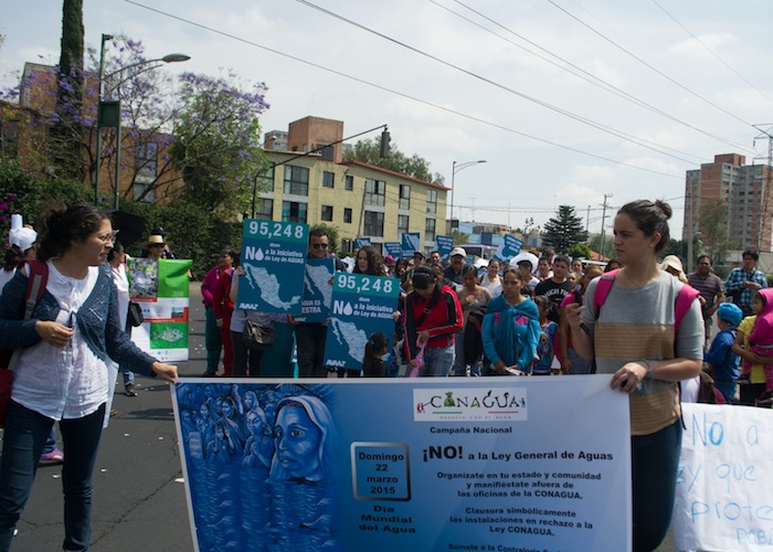 La mañana de ayer domingo se llevó a cabo una marcha en defensa del agua al sur de la Ciudad de México. Foto: Ariana Pérez, SinEmbargo 