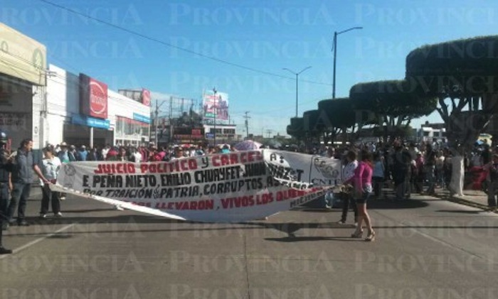 En Morelia inicia la marcha en apoyo a familias de los normalistas. Foto: Provincia
