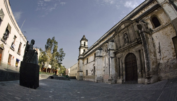 Ex convento de San Jerónimo y escultura de Sor Juana Inés de la Cruz.