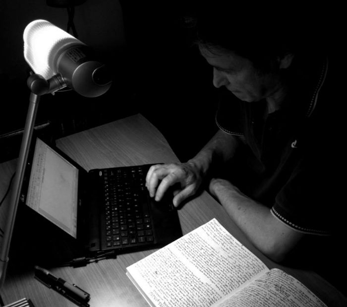 El autor, nacido en La Coruña en 1957, fue cantante de rock. Foto: Facebook de Celso Castro